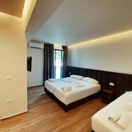 Adriatik Hotel Vlore Luaran gambar