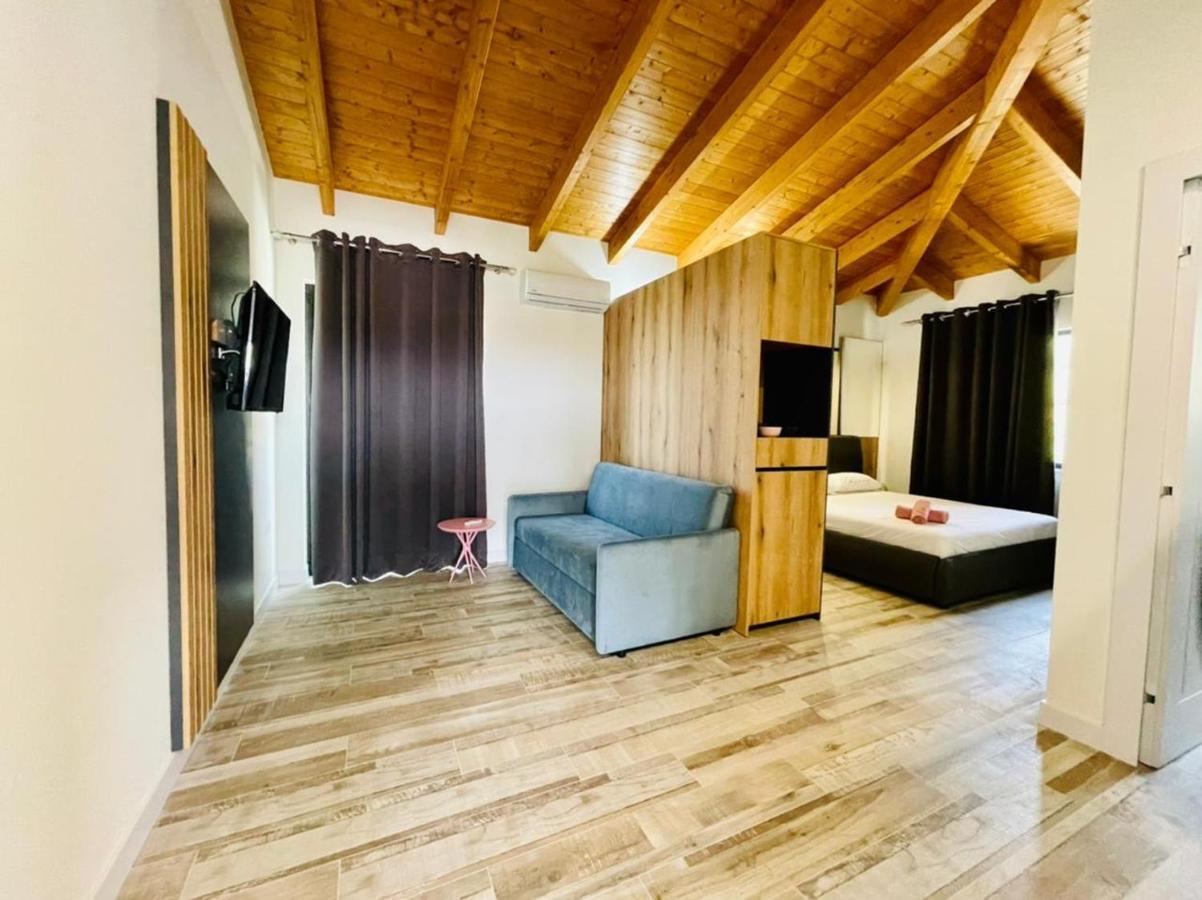 Adriatik Hotel Vlore Luaran gambar