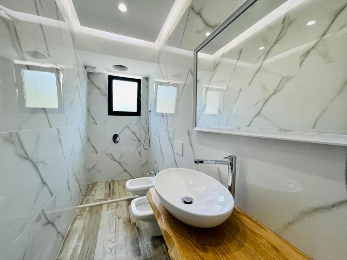 Adriatik Hotel Vlore Luaran gambar