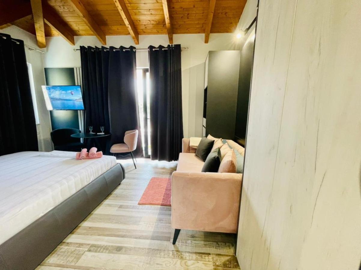 Adriatik Hotel Vlore Luaran gambar