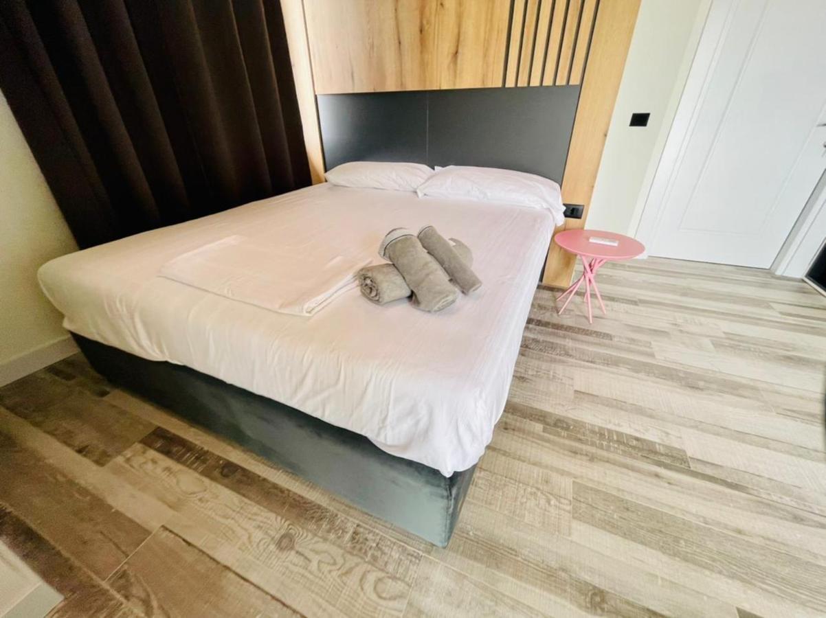 Adriatik Hotel Vlore Luaran gambar