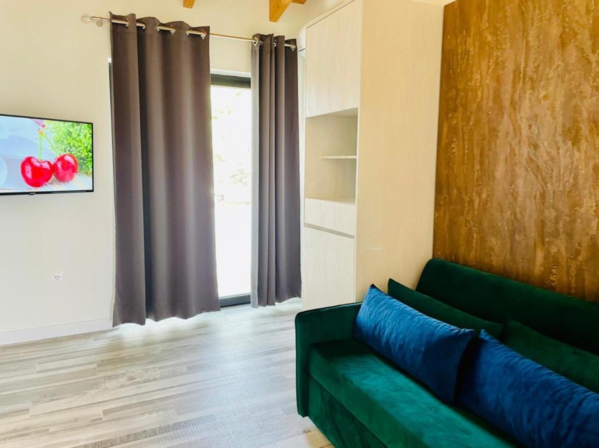 Adriatik Hotel Vlore Luaran gambar