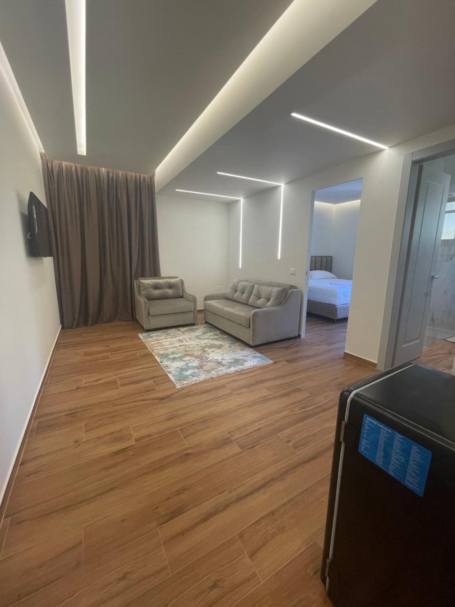 Adriatik Hotel Vlore Luaran gambar