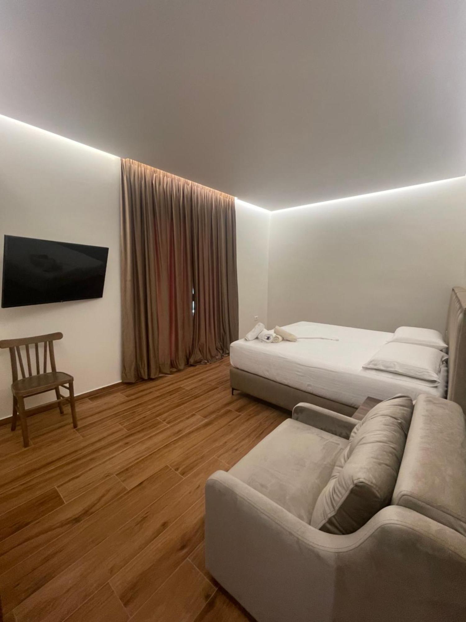 Adriatik Hotel Vlore Luaran gambar