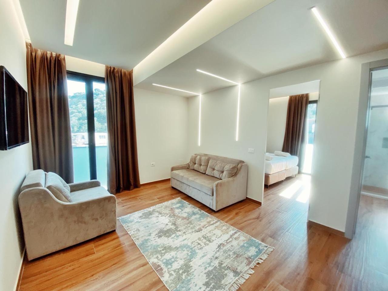 Adriatik Hotel Vlore Luaran gambar