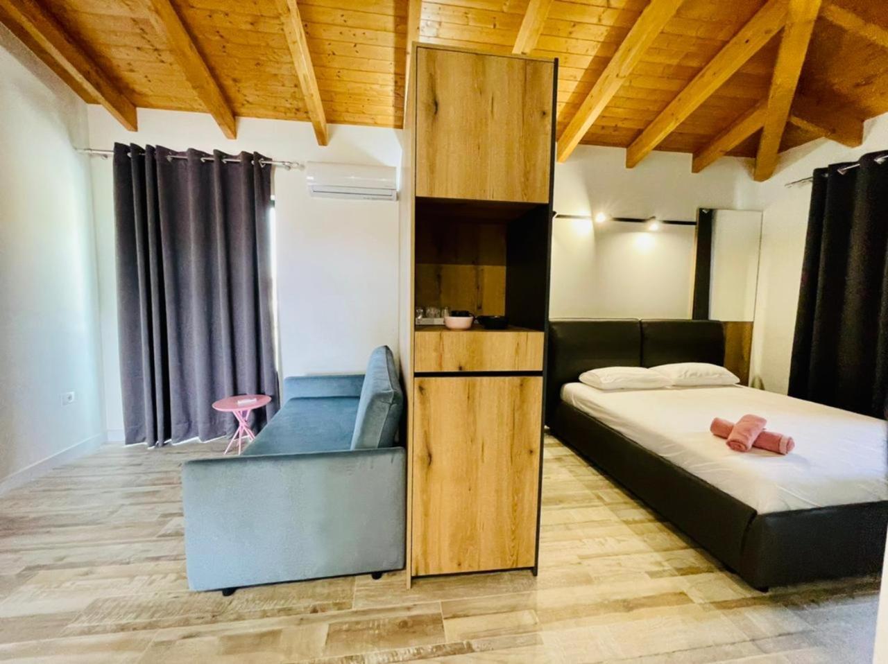 Adriatik Hotel Vlore Luaran gambar